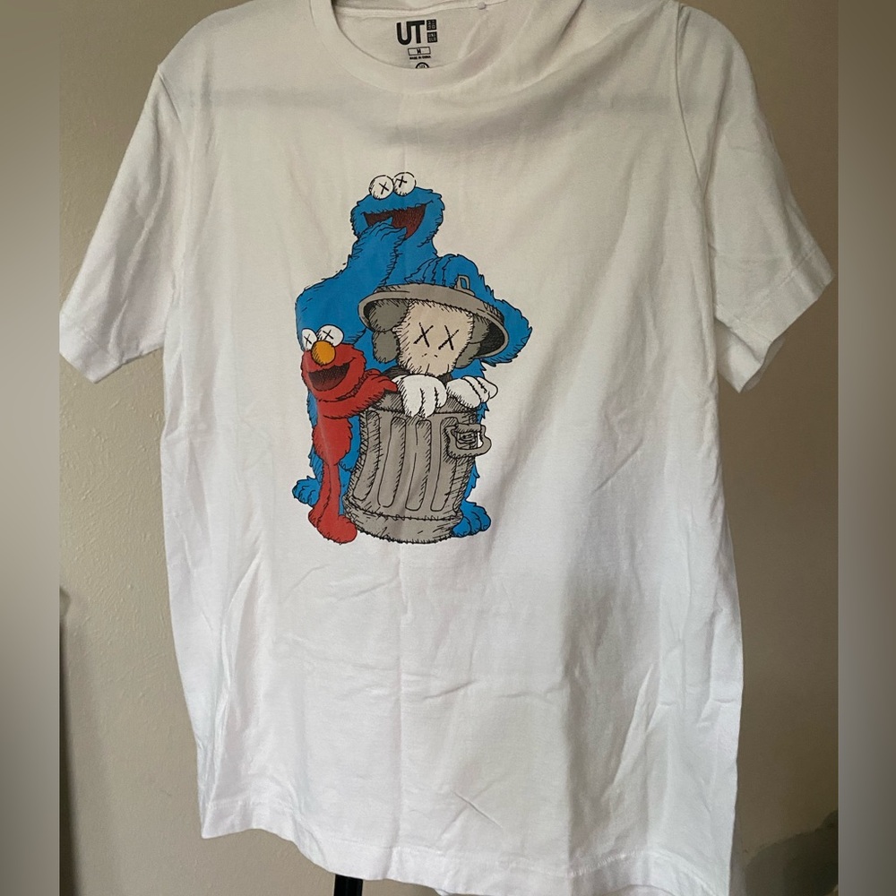 Kaws x Uniqlo Sesame Street graphic Tee